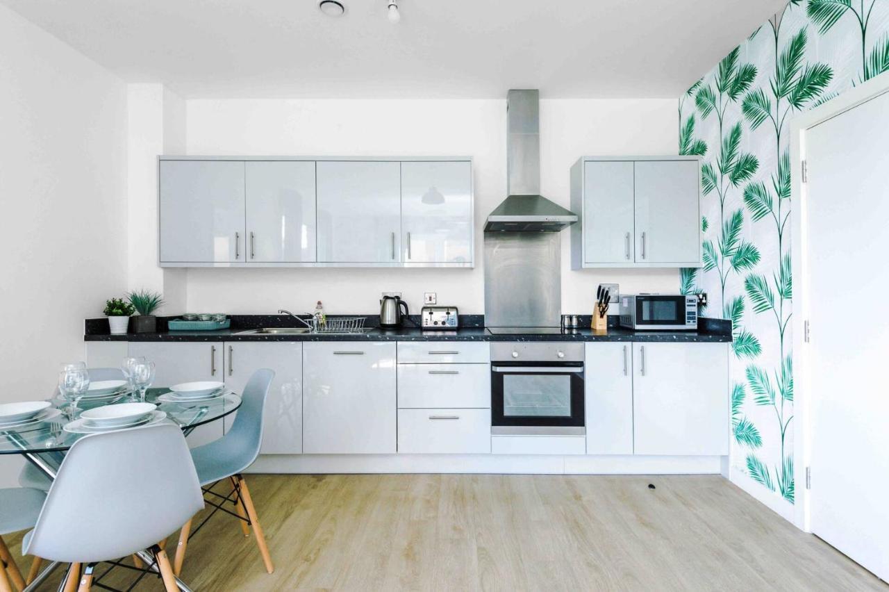 2 Bedroom Apartment Manchester Hosted By Mcr Dens Bagian luar foto